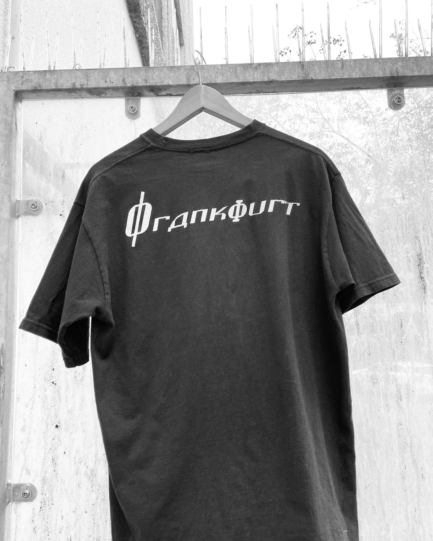frankfurt - shirt backprint white/black